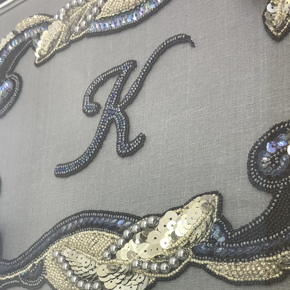 シルク地のビーズ刺繍